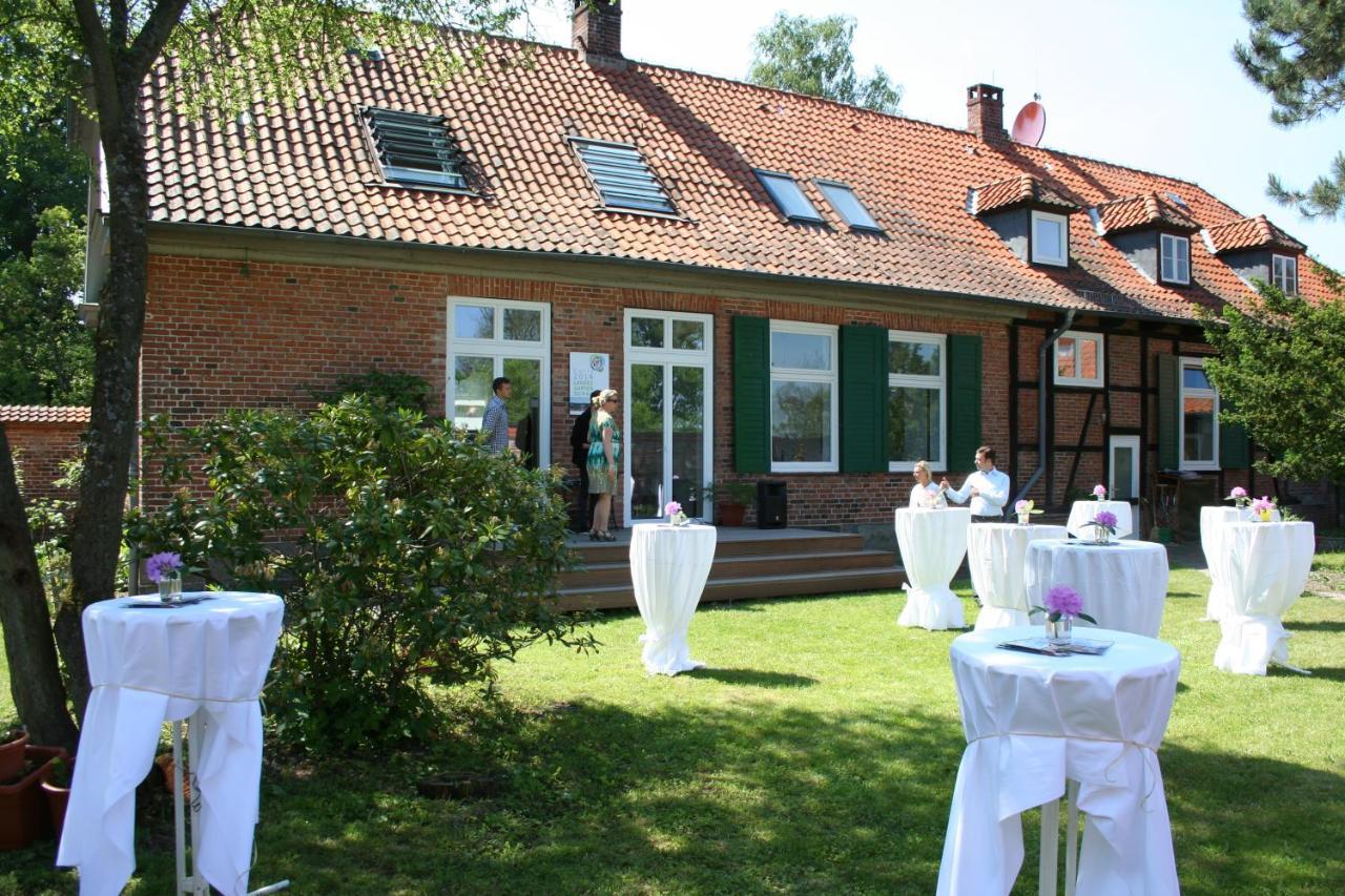 4 Sterne Wohnen Zum alten Forsthof am Schlosspark, App 3 wunnerbor Eutin Exterior foto